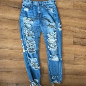American Eagle Distressed Destroyed Mom Jeans Size 6